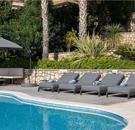 5 bedroom beachfront villa with pool on Ciova Island, Trogir, sleeps 12